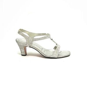 Vintage 1960s silver lamé fabric strappy rhinestone ring open toe dress heels